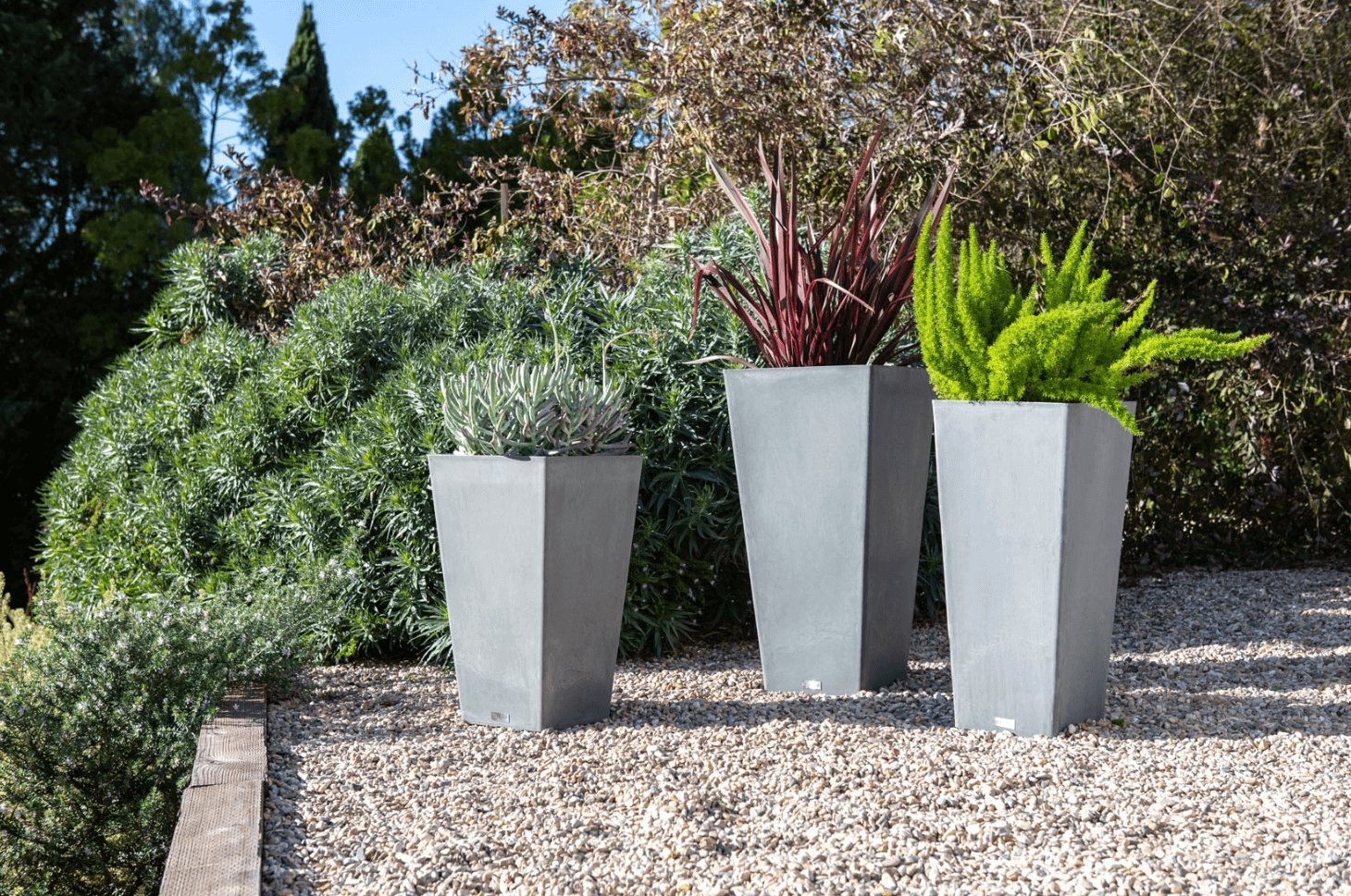 Garden Decor: Planters & Plant Stands